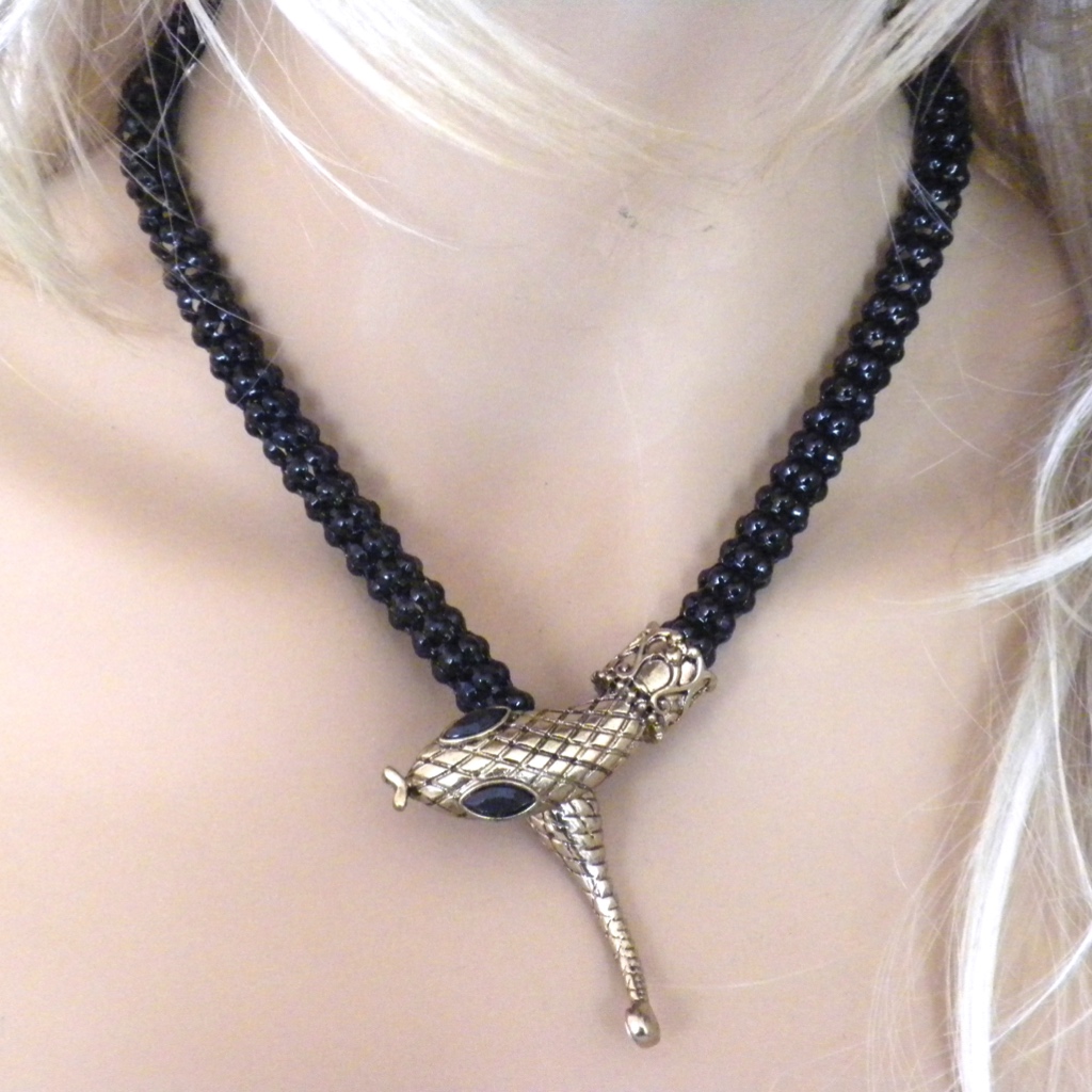 Magnetic Gold Tone Snake Choker Black Beauty 23$